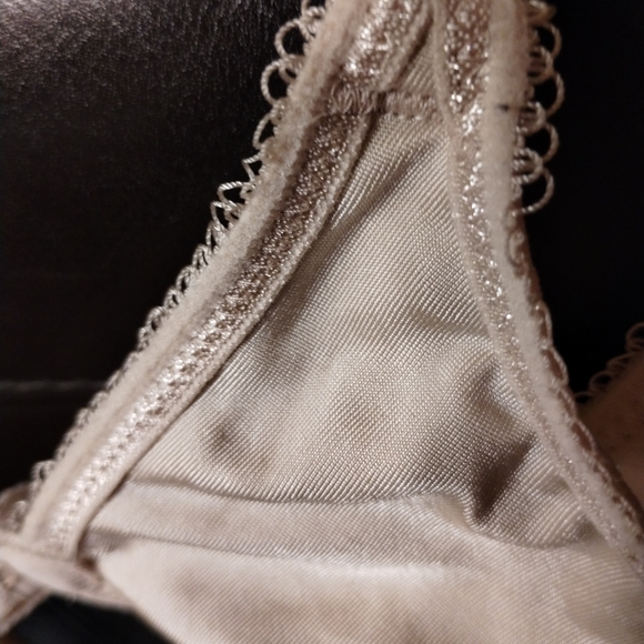 Wacoal Cream Bra. 34C - Picture 8 of 9